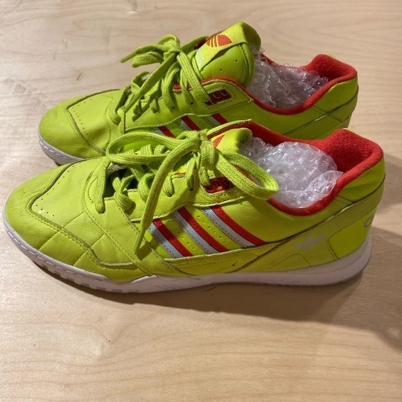 Adidas Tennis Shoe size 9 (Box1) - Picture 6 of 12